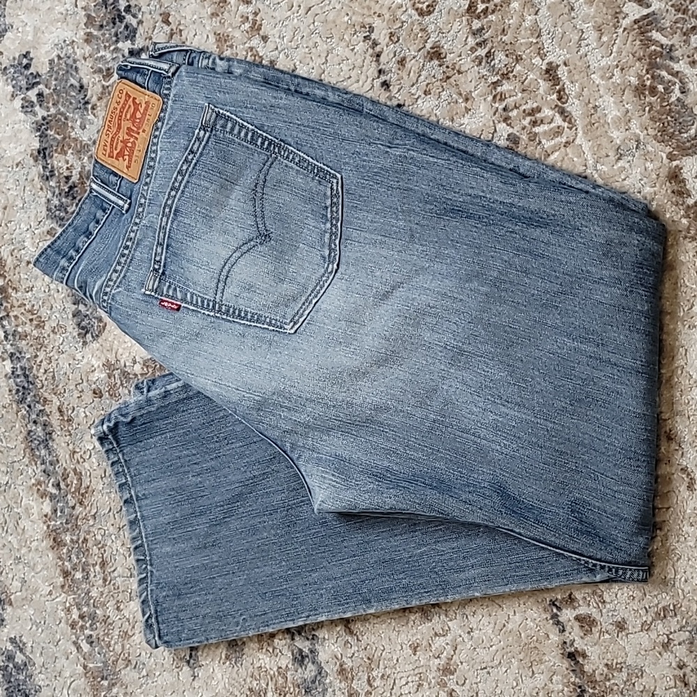 Levis 514 Men's size 38x30 light wash worn in light wash jeans